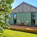 Garden Setting, Quality Independent Studio For Two