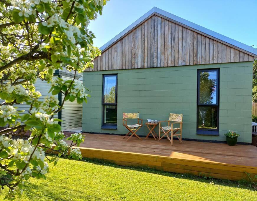 Garden Setting, Quality Independent For Two Christchurch
